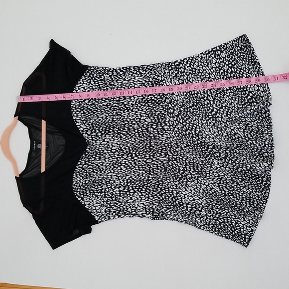 Torrid black and white peplum top, size 2X - Picture 15 of 16
